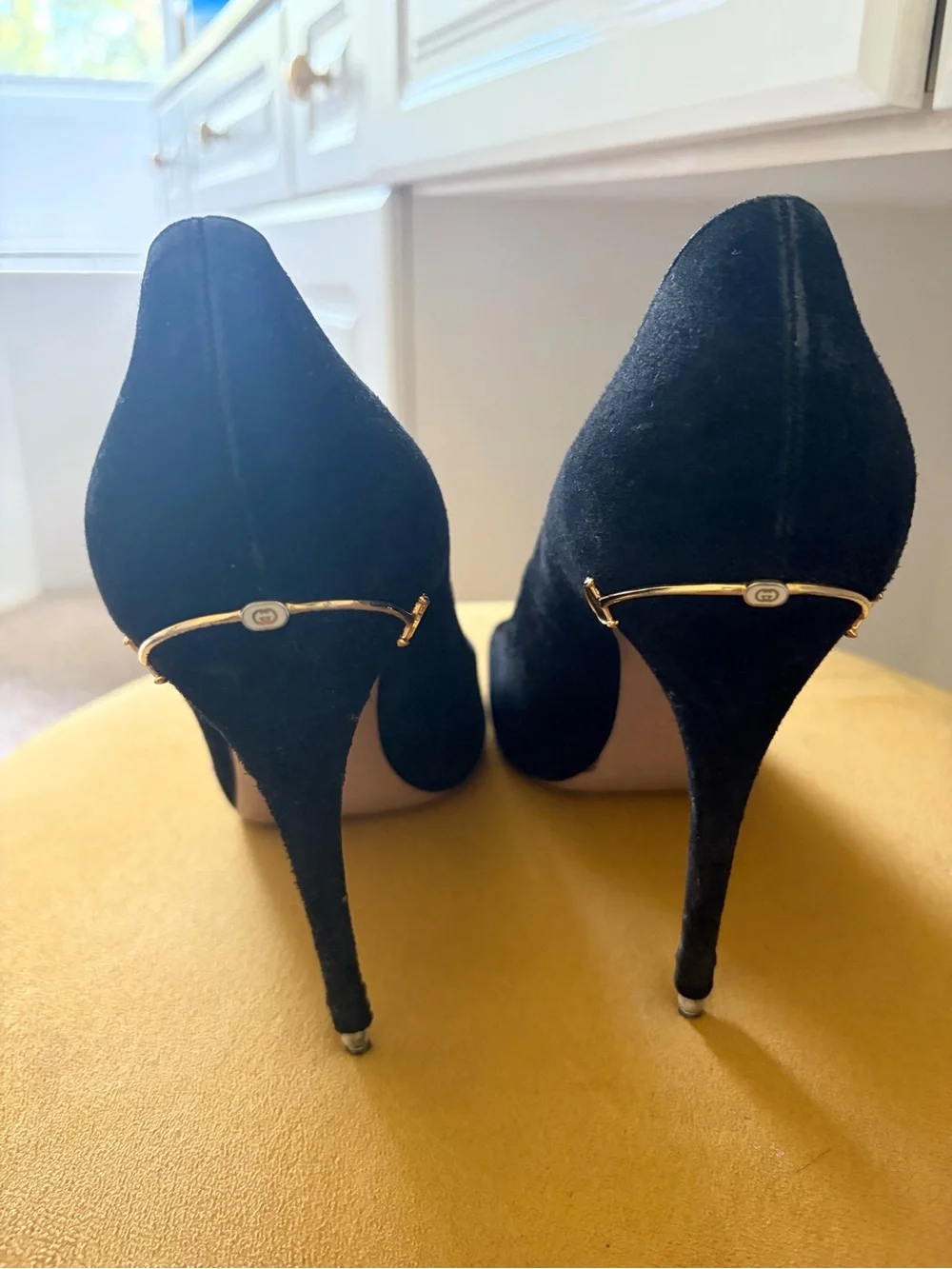 Gucci Black Pointed Toe Suede Pumps